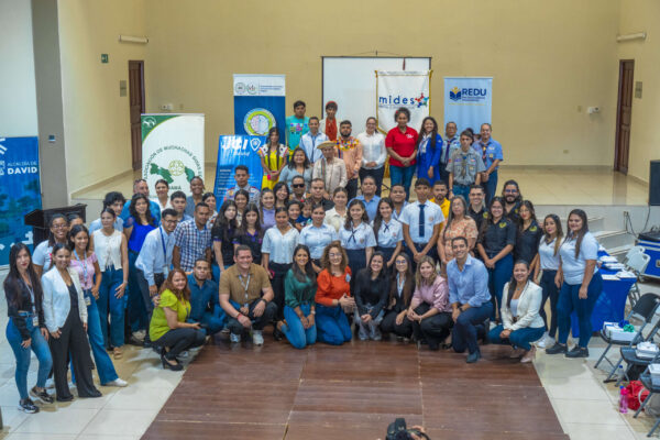 Comprometidos con la juventud y la educación