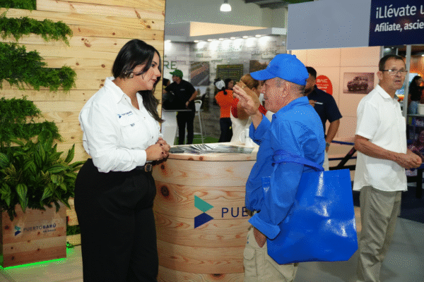 Conectando con la comunidad chiricana en la Feria de David